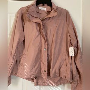 Women’s lightweight windbreaker